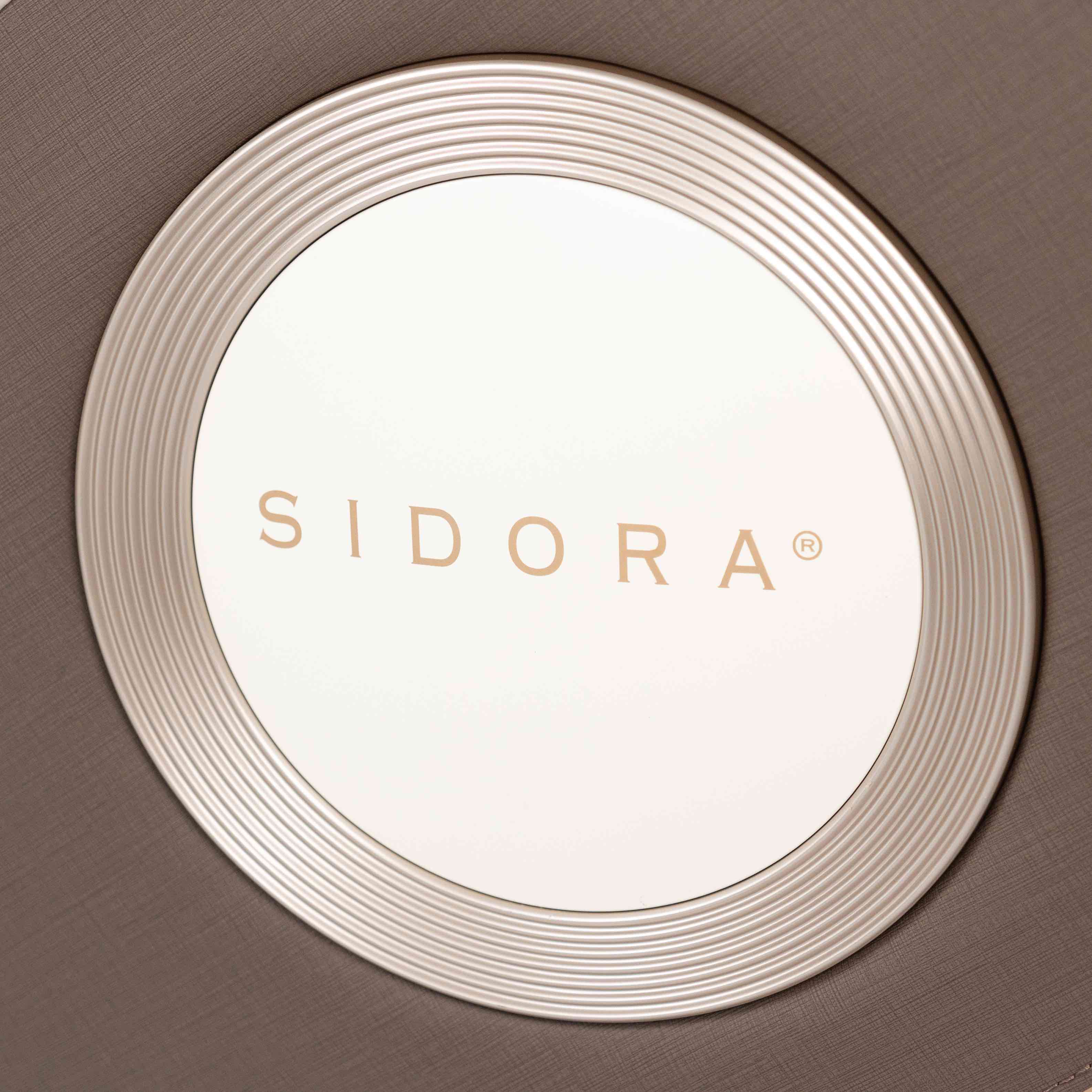 Logo Sidora na boczku fotela masującego Livaro
