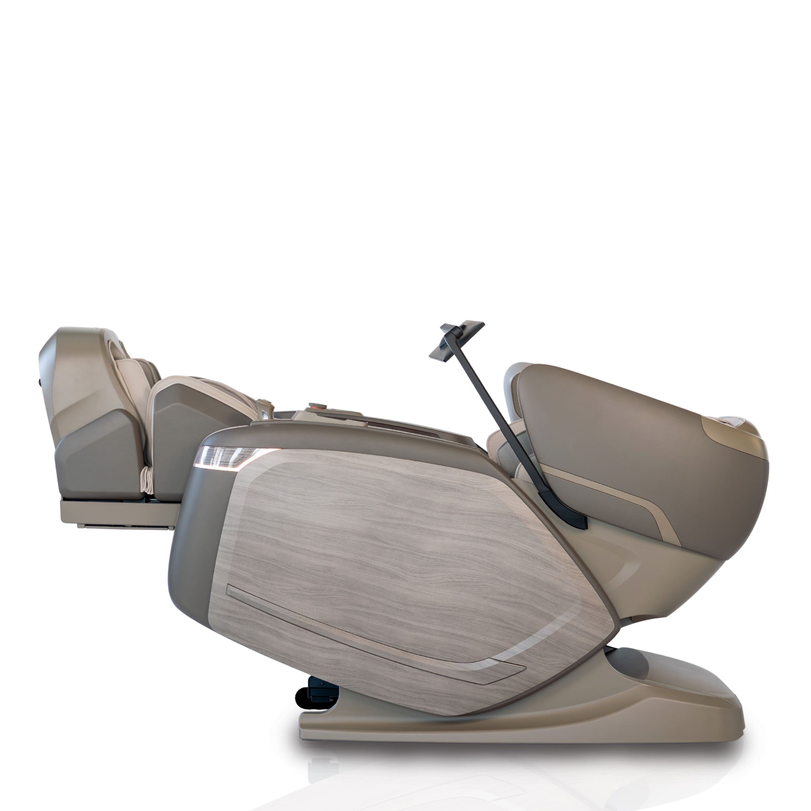 Seitenansicht eines Massagesessels in der Zero-Gravity-Position, also in einer Position der Schwerelosigkeit. Der Sessel ist in Liegeposition ausgefahren, wobei die Beine nach oben angehoben sind.