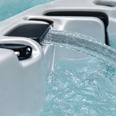 Alpha 823a 5-person hot tube